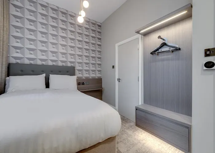 Best Hotels Near Harrods for Upscale London Experience